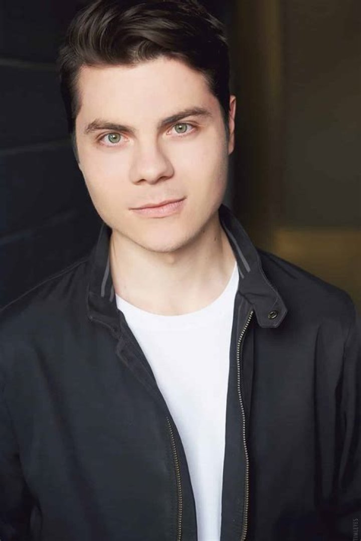 
Atticus Mitchell’s Age, Height, Girlfriend, Net Worth, Family, Wiki 