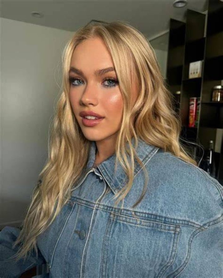 
Bobbi Lanea Height, Weight, Net Worth, Age, Birthday, Wikipedia, Who, Instagram, Biography 
