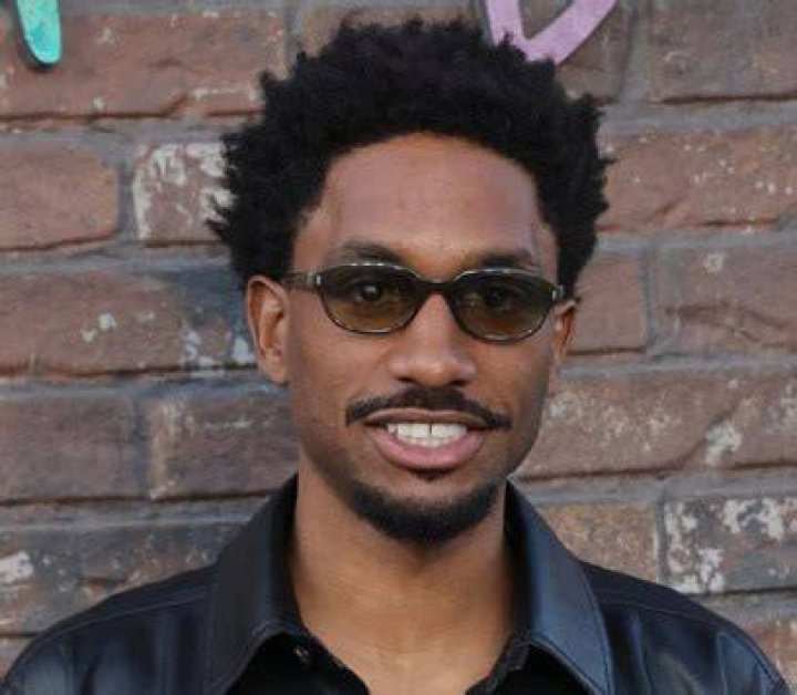 
Did Comedian Jak Knight Has Chíldren? Girlfriend Parents & Siblings 