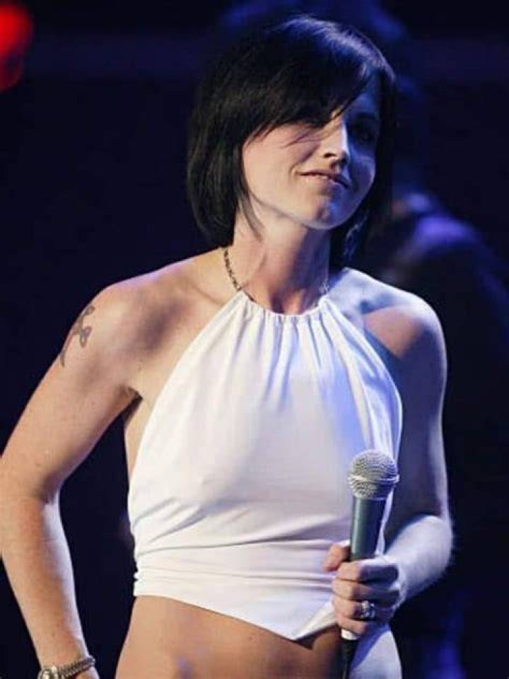 Dolores O’ Riordan Height, Weight, Net Worth, Age, Birthday, Wikipedia, Who, Nationality, Biography