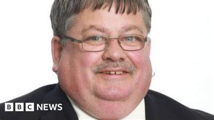 
DUP Councillor William Walker Arrested Over Child Grooming Charges, Is He Really Affiliated To The Gangs? 