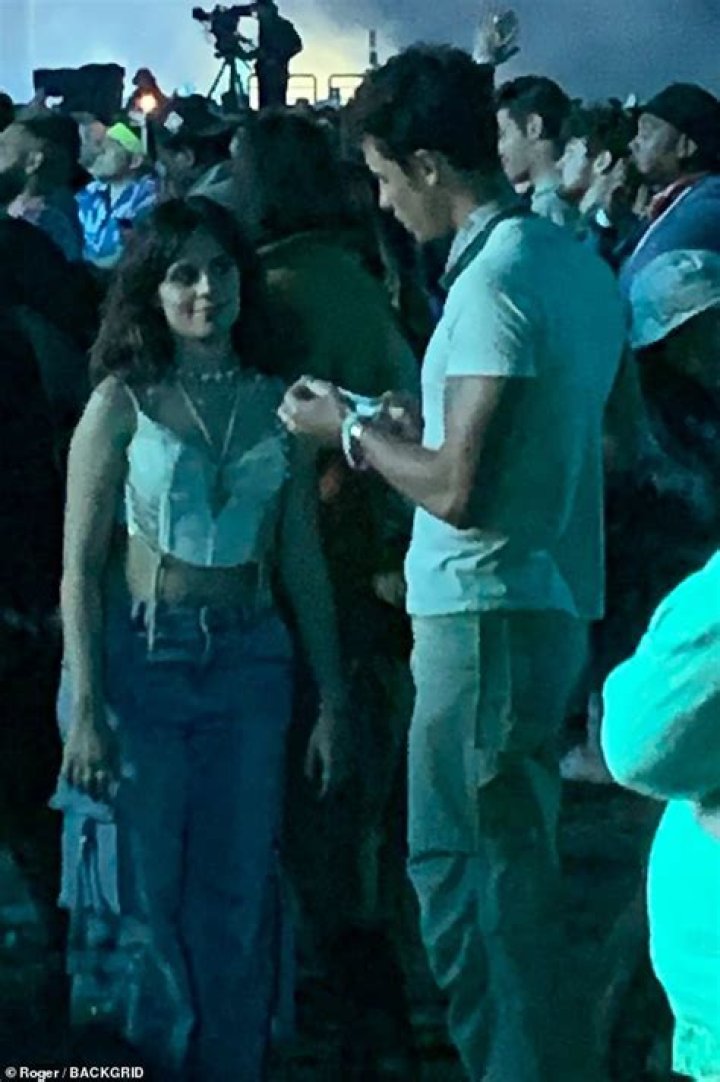 
“He not interested lol”: Video of Shawn Mendes pushing away Camila Cabello after their kiss at Coachella goes viral 