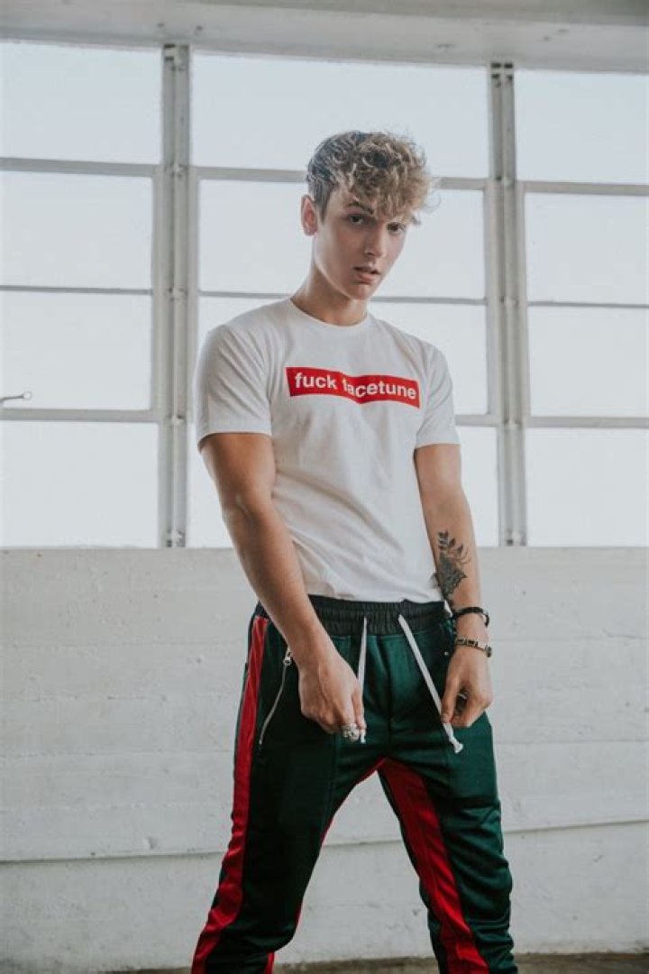 How old is Bryce Hall? Age, height and dating history revealed!