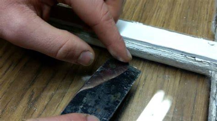 How to install glazier points
