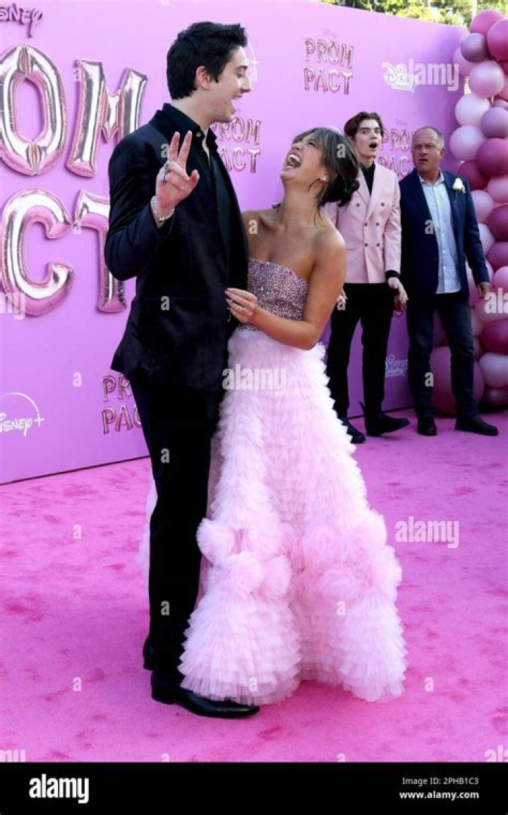 Is Peyton Elizabeth Lee Dating Milo Manheim In 2023?