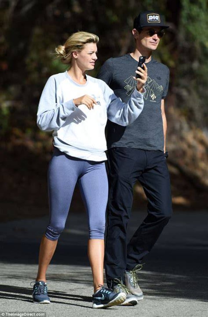 Kelly Rohrbach: Boyfriend, net worth, tattoos, smoking & body measurements