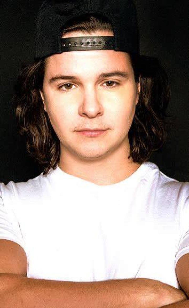 Lukas Graham Height, Weight, Net Worth, Age, Birthday, Wikipedia, Who, Instagram, Biography