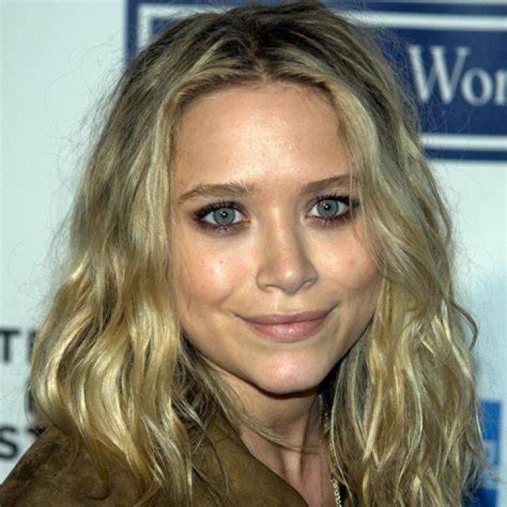 Mary-Kate Olsen Height, Weight, Net Worth, Age, Birthday, Wikipedia, Who, Nationality, Biography