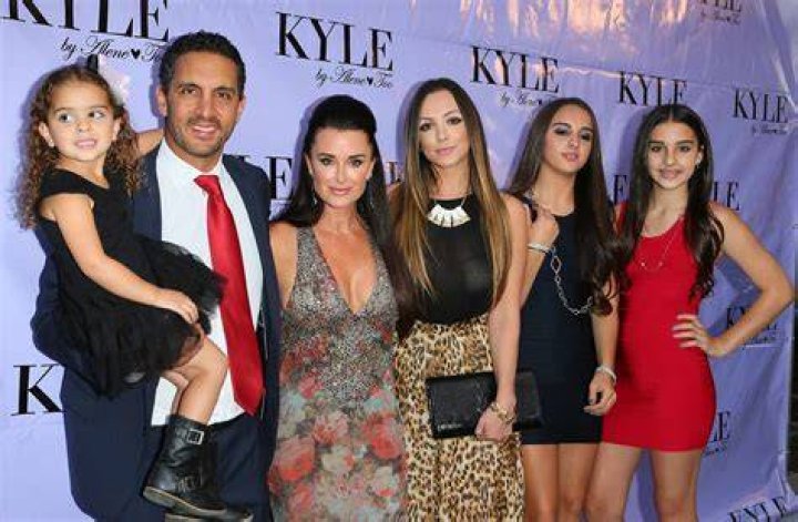 
Mauricio Umansky Children: Sophia, Portia And Alexia Umansky Age Gap Explored 