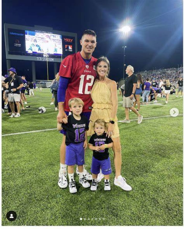 Nick Mullens – Bio, Wife – Haleigh Hughes, Family, Salary, Ethnicity