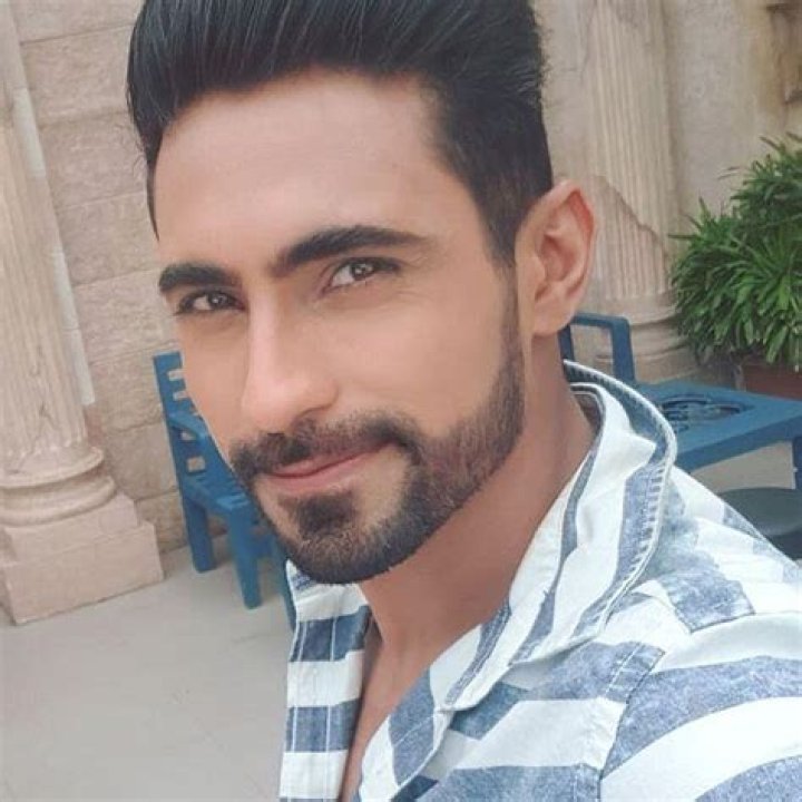 
Sanam Puri Height, Weight, Net Worth, Age, Birthday, Wikipedia, Who, Instagram, Biography 