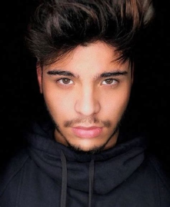 Sebastián Villalobos Height, Weight, Net Worth, Age, Birthday, Wikipedia, Who, Nationality, Biography