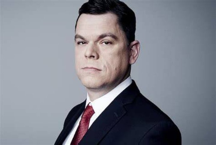 Stephen Collinson Bio, Wiki, Age, Family, Wife, CNN, Salary, and Net Worth.