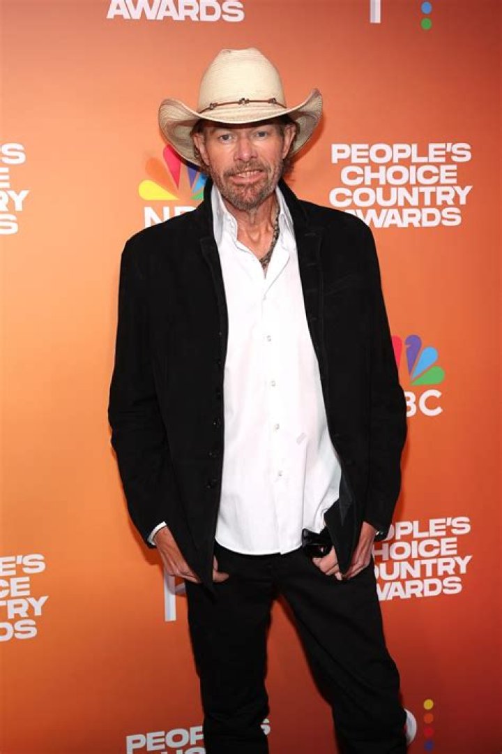 
Toby Keith Reveals Battle With Stomach Cancer Set To Return ‘Sooner Than Later’ 