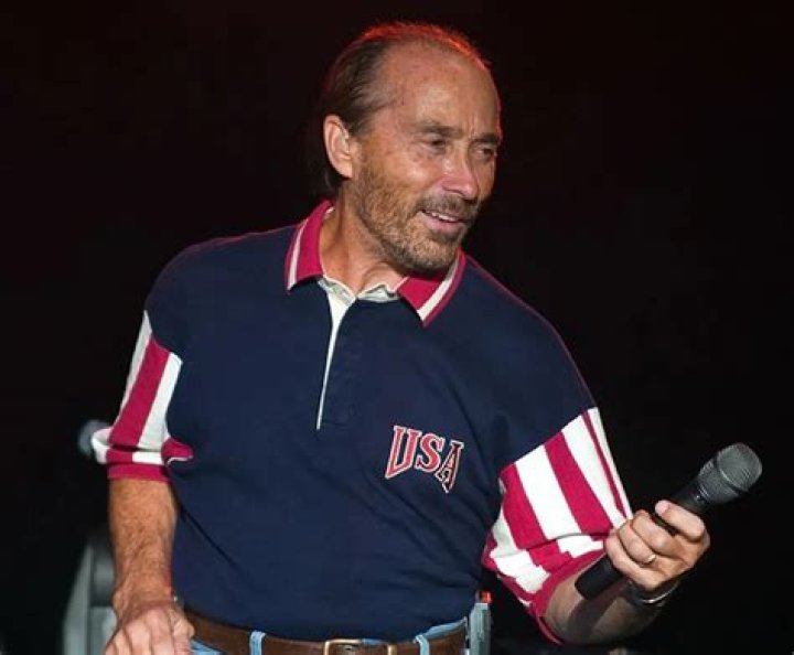 What Illness Does Lee Cowan Have? Fans Are Worried About His Health