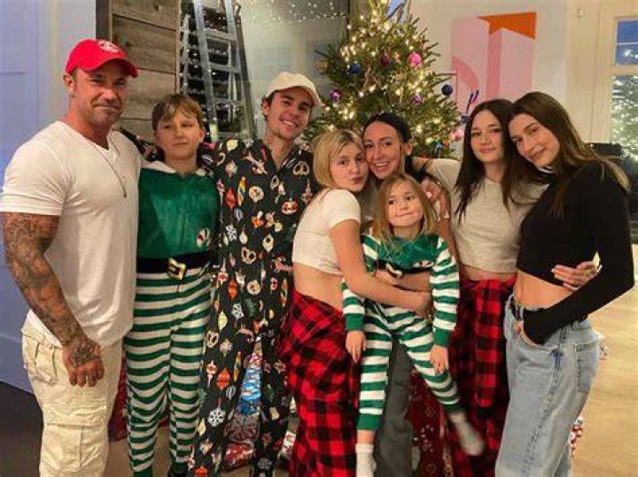 
Who are Justin Holidays Parents? Justin Holiday Biography, Parents Name, Nationality and More 