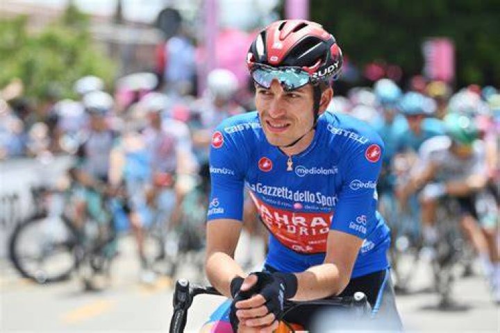 
Who is Magnus Sheffield, American cyclist who crashed with Gino Mäder? 