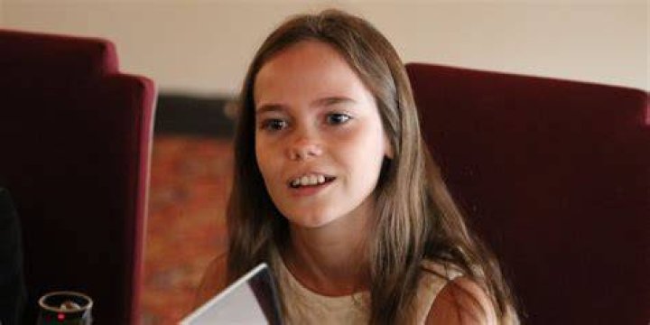 
Who is Oona Laurence from “Pete’s Dragon”? Her Wiki: Parents, Net Worth, Boyfriend, Family, Height 