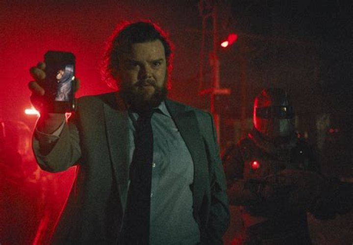 
WHO IS RICHARD BAXTER IN RESIDENT EVIL AND WHO PLAYS HIM? 